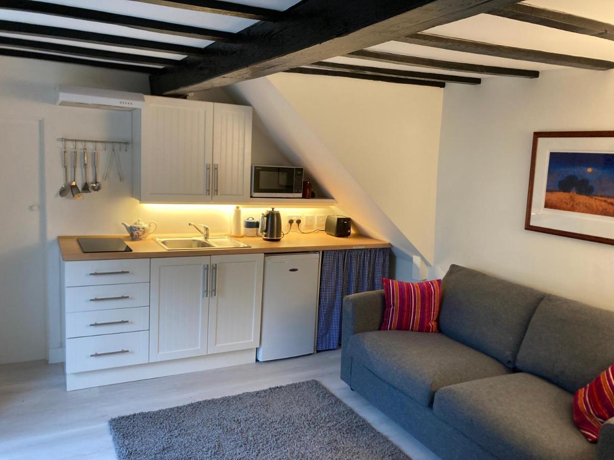 Bryntirion Farmhouse Apartment With Hot Tub Llanfair Caereinion Buitenkant foto