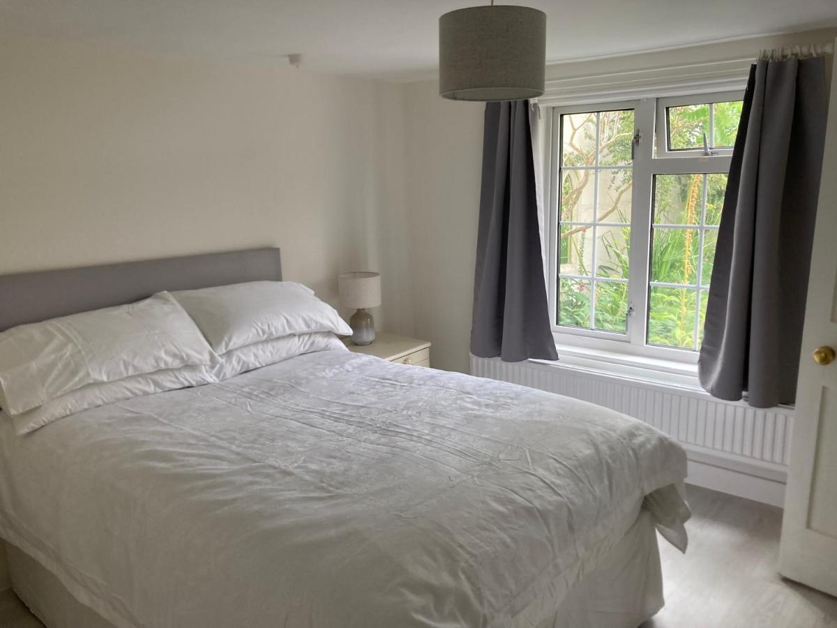 Bryntirion Farmhouse Apartment With Hot Tub Llanfair Caereinion Buitenkant foto