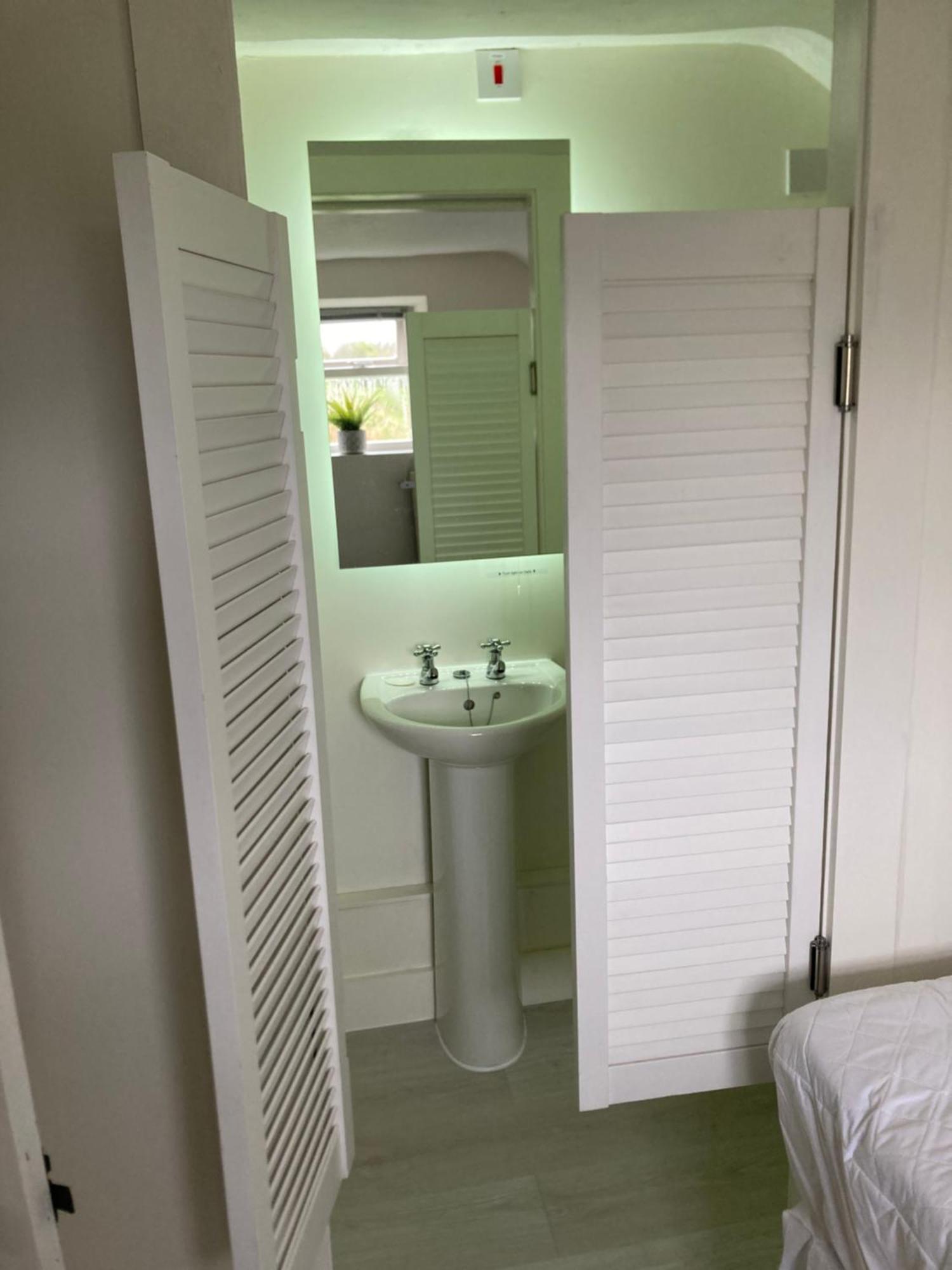 Bryntirion Farmhouse Apartment With Hot Tub Llanfair Caereinion Buitenkant foto